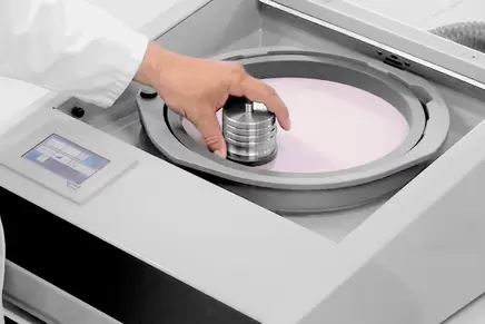 放入镶嵌好的样品 放入镶嵌好的样品